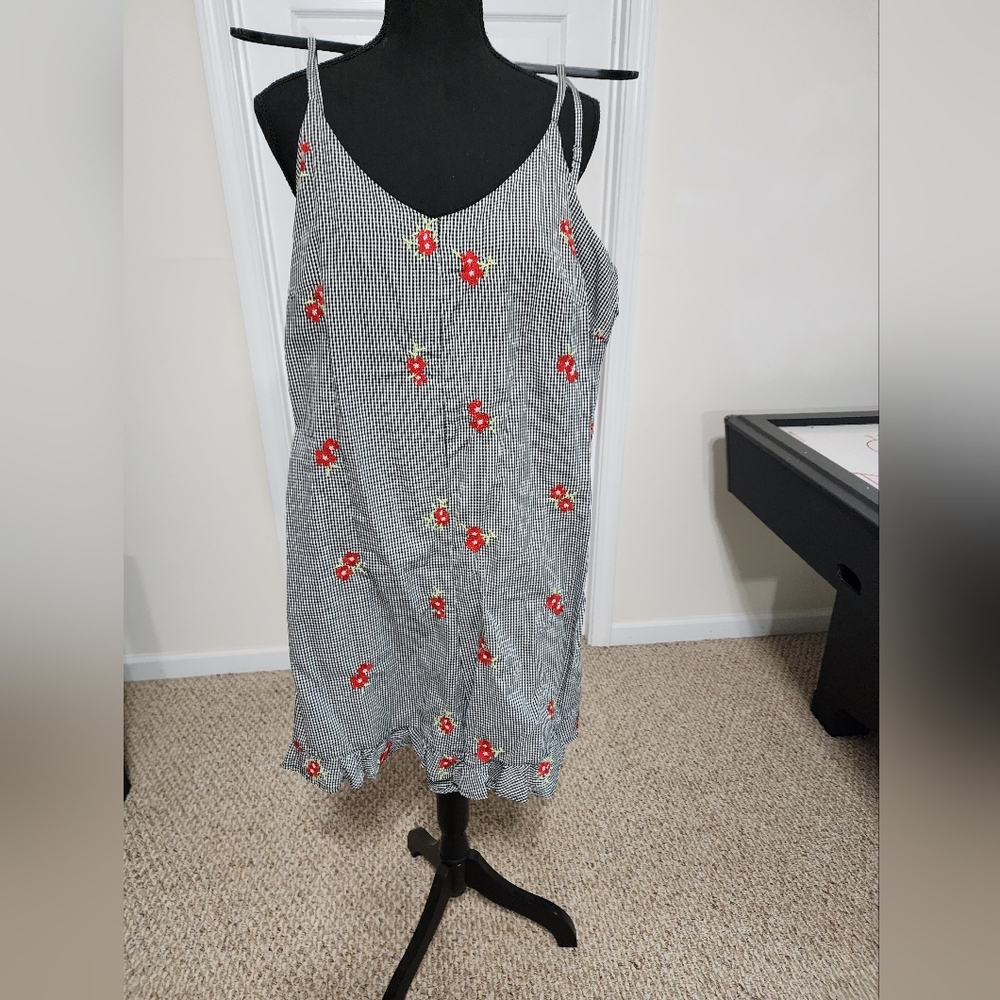 Chelsea & Violet light weight romper, size XL